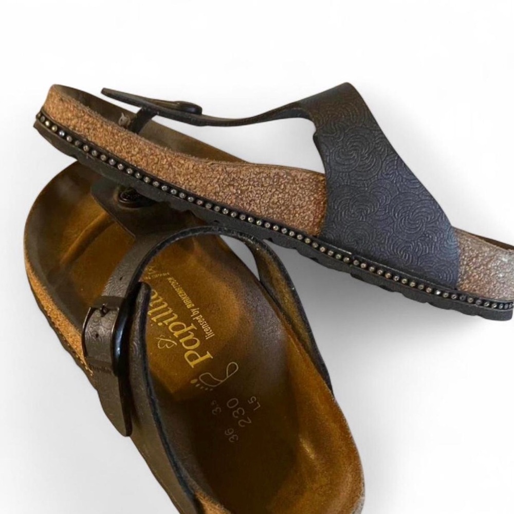 Birkenstock Gizeh 
Black and Brown Sandals